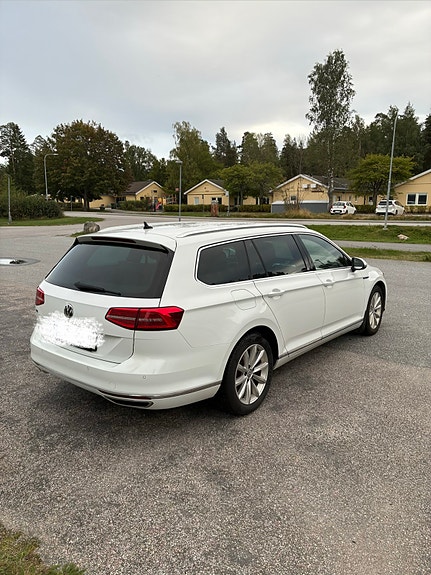 Volkswagen Passat 2 of 8