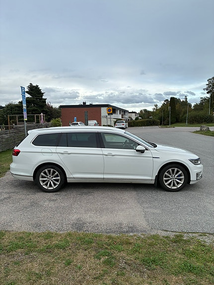 Volkswagen Passat 3 of 8
