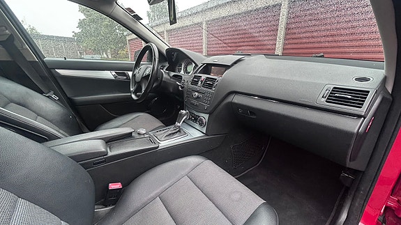 Mercedes-Benz C200 5 of 7