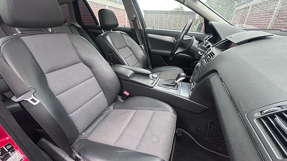 Mercedes-Benz C200 6 of 7