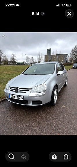 Volkswagen Golf V 2 of 9