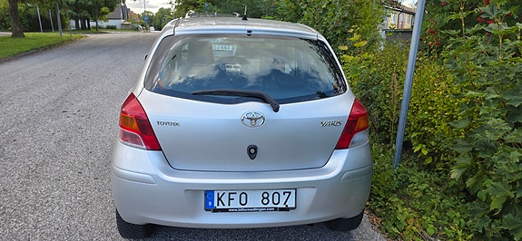 Toyota Yaris 4 of 5