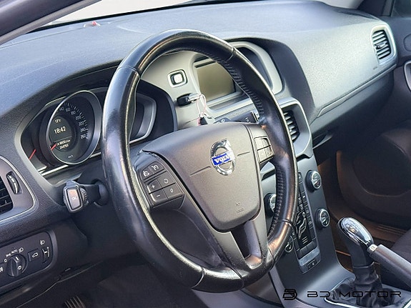 Volvo V40 10 of 15
