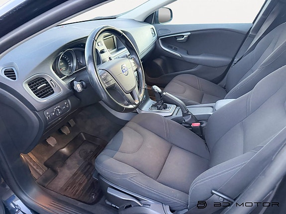 Volvo V40 12 of 15