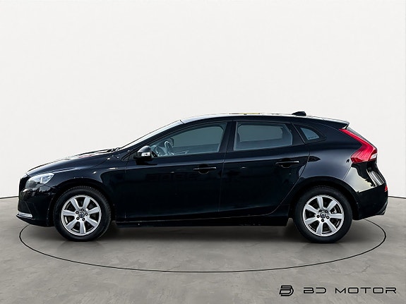 Volvo V40 2 of 15