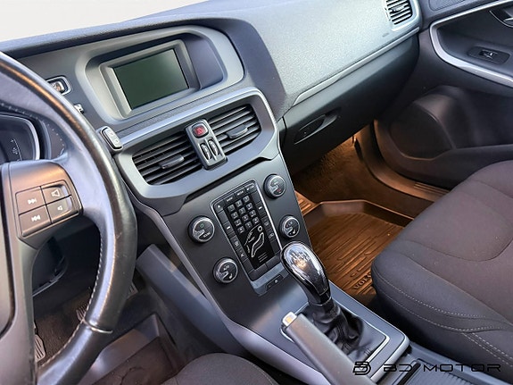 Volvo V40 13 of 15