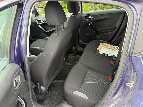 Peugeot 208 5 of 10