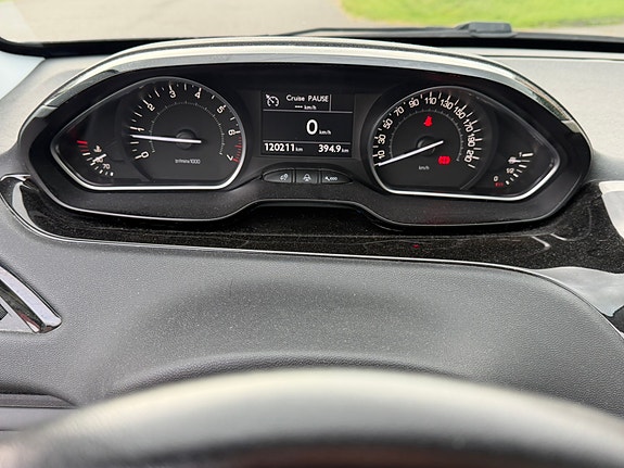Peugeot 208 8 of 10