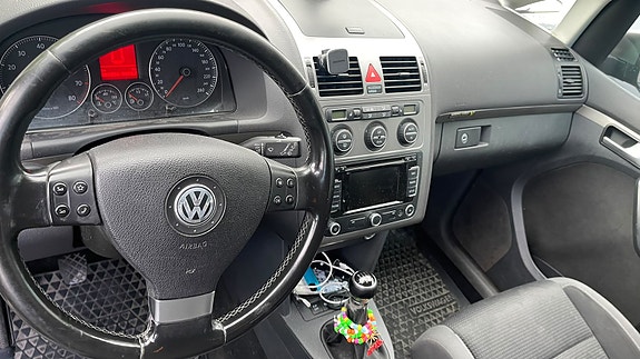 Volkswagen Touran 15 of 15