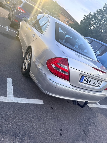 Mercedes-Benz E200 5 of 5