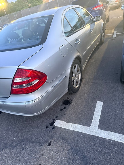 Mercedes-Benz E200 2 of 5