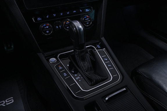 Volkswagen Passat 22 of 29
