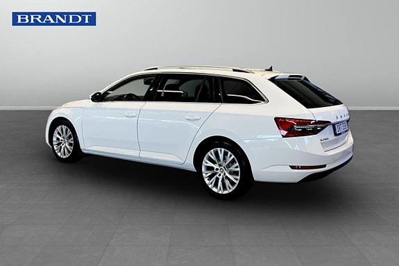 Skoda Superb 2 of 9