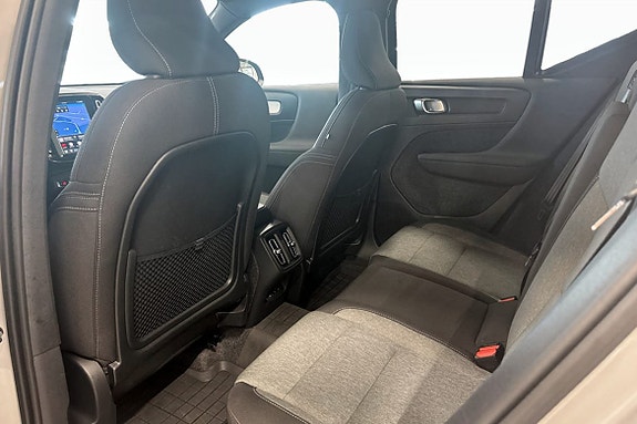 Volvo XC40 8 of 13