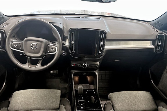 Volvo XC40 4 of 13