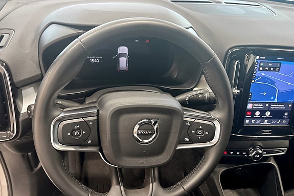 Volvo XC40 7 of 13