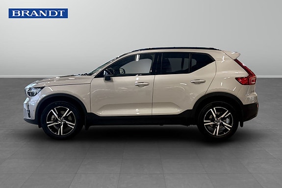 Volvo XC40 3 of 13