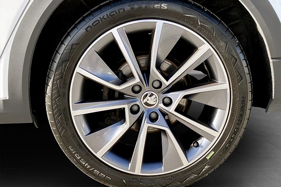 Skoda Octavia Scout 5 of 11