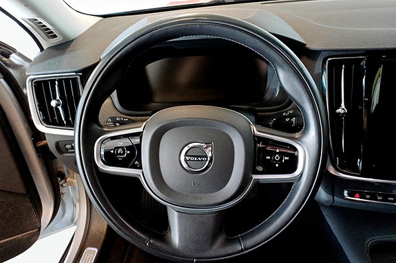 Volvo V90 Cross Country 7 of 9