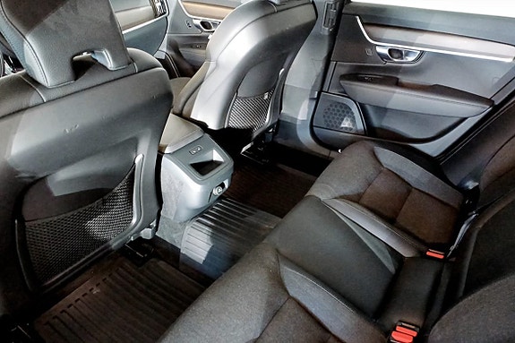 Volvo V90 Cross Country 8 of 9