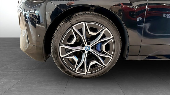 BMW iX 9 of 9