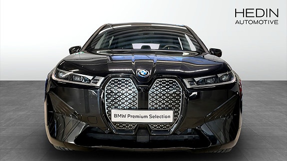 BMW iX 8 of 9