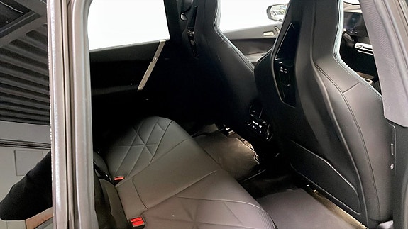BMW iX 5 of 9