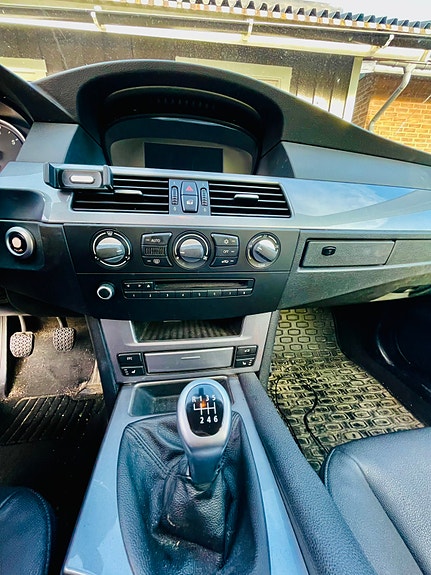 BMW 523i 8 of 9