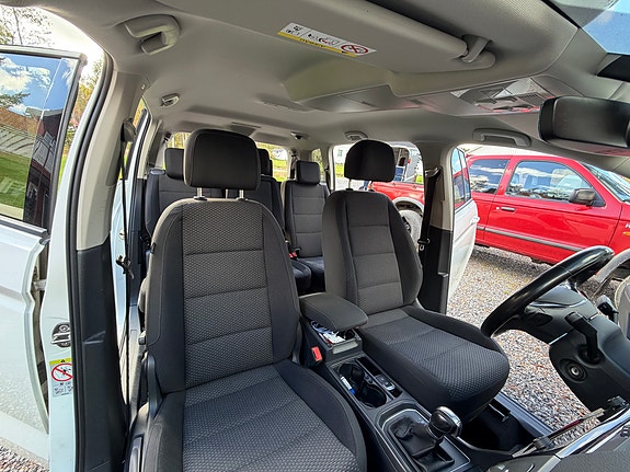 Volkswagen Touran 7 of 10