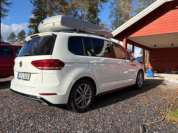Volkswagen Touran 3 of 10