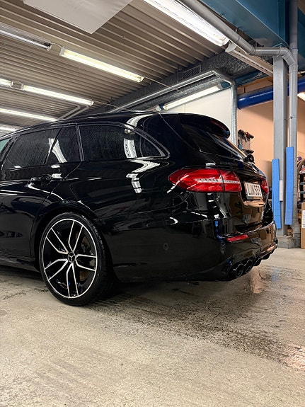 Mercedes-Benz E53 7 of 8
