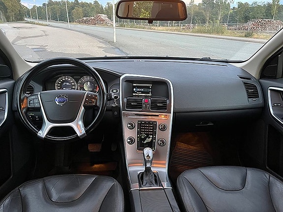 Volvo XC60 12 of 17