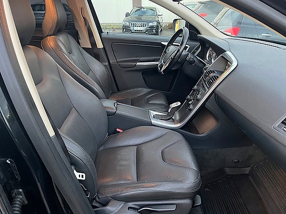 Volvo XC60 9 of 17