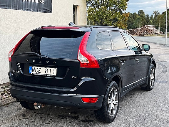 Volvo XC60 8 of 17