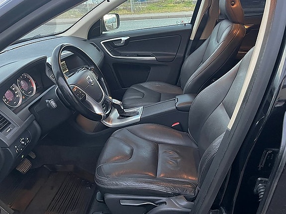 Volvo XC60 10 of 17