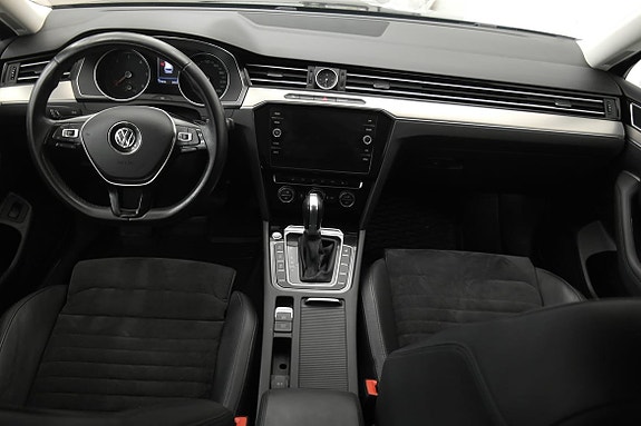 Volkswagen Passat 16 of 21