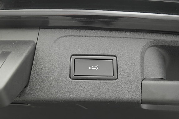 Volkswagen Passat 19 of 21
