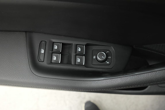 Volkswagen Passat 13 of 21
