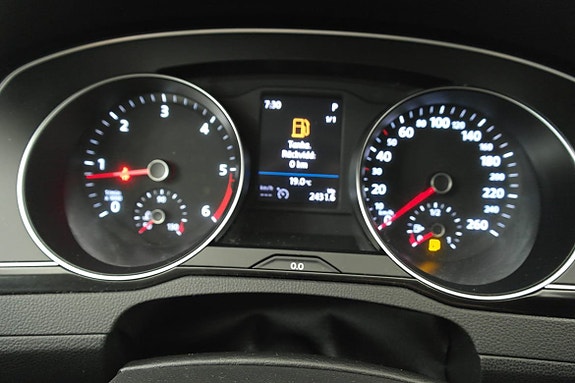 Volkswagen Passat 9 of 21