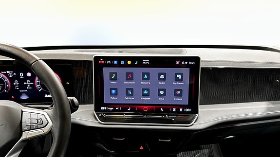 Volkswagen Passat 9 of 22