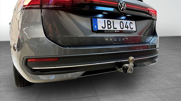 Volkswagen Passat 13 of 22