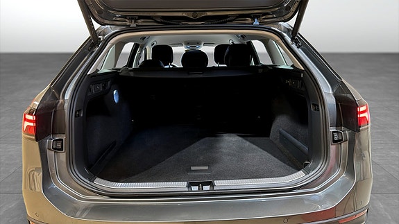 Volkswagen Passat 12 of 22