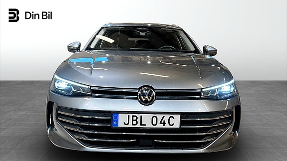 Volkswagen Passat 4 of 22