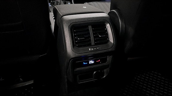 Volkswagen Tiguan Allspace 16 of 24