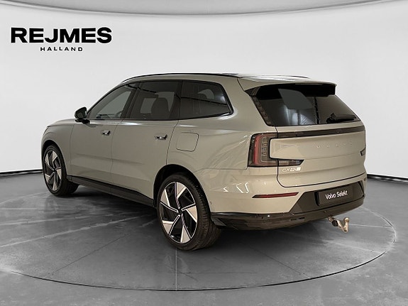 Volvo EX90 2 of 16