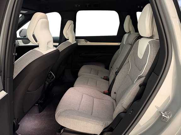 Volvo EX90 7 of 16