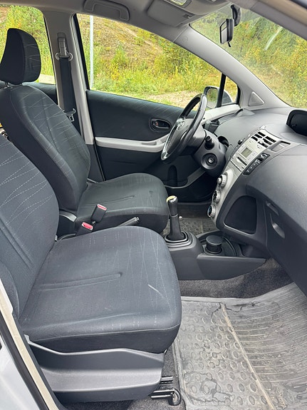 Toyota Yaris 6 of 6