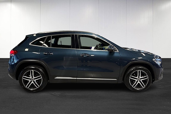 Mercedes-Benz GLA200 8 of 23