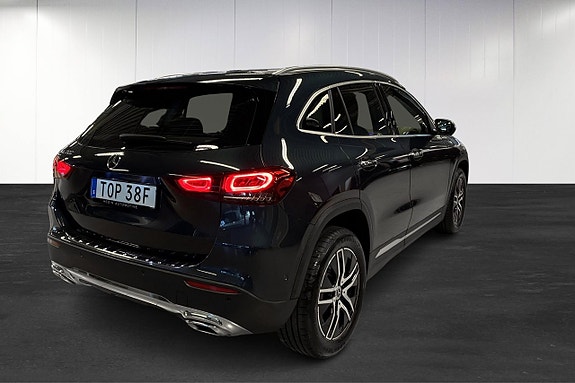 Mercedes-Benz GLA200 3 of 23