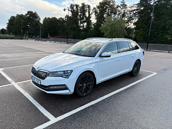 Skoda Superb 2 of 3